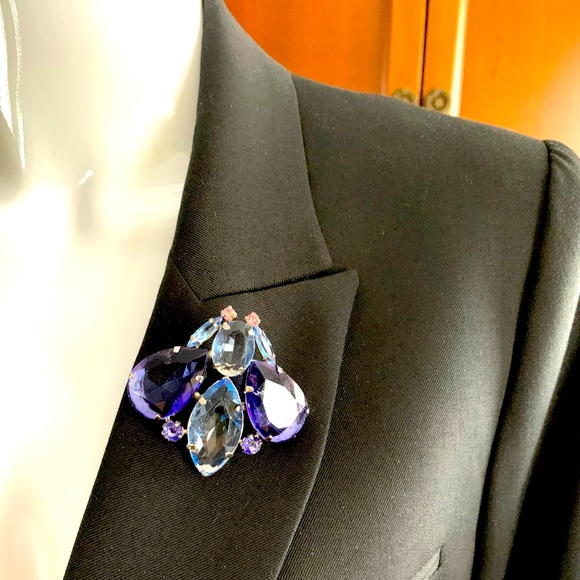 Blue & purple crystal glass fly pattern brooch pin - Picture 9 of 13